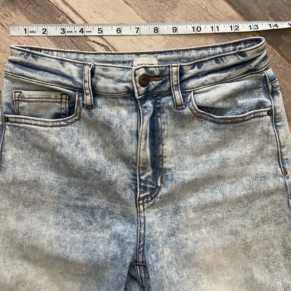 Sneak Peek Jeans - Picture 2 of 7